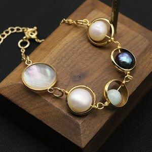Elegant Gold and Pearl Bracelet
